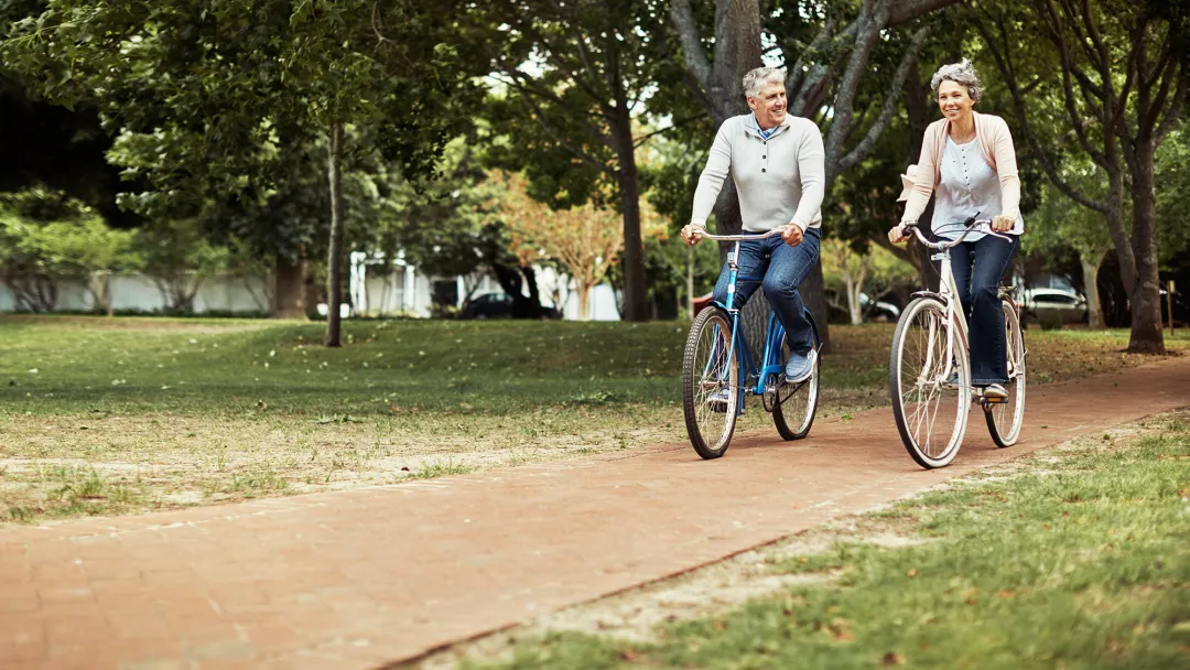 couple riding bikes
