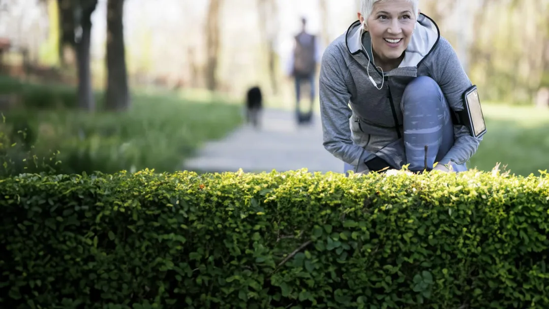 lp-hero-desktop-orthopedic-hip-eastflorida-woman-in-the-garden