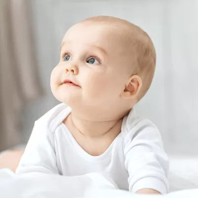 baby-looking-up