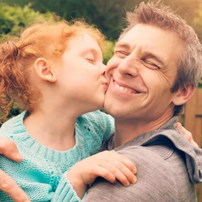 LP-Circle-Insert-Large-Neuro-General-WestFL-daughter-kissing-dad.jpg