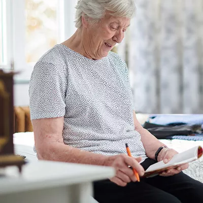 older-woman-reading