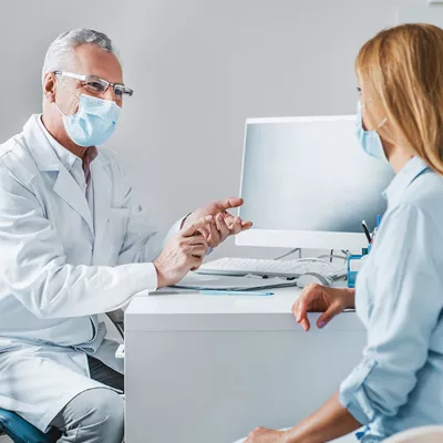 physician-speaking-to-patient