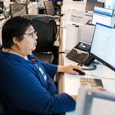 lp-circle-insert-large-westfl-neuro-epilepsy-woman-working-with-computers