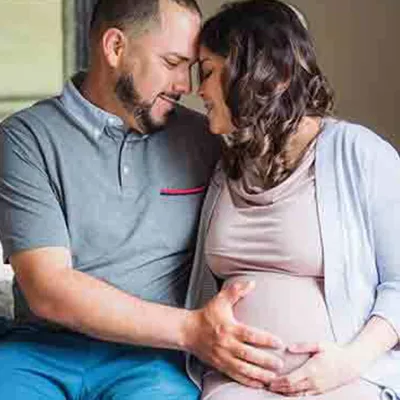 pregnant-mother-with-husband