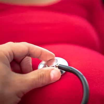 doctor-listening-to-fetus-heart