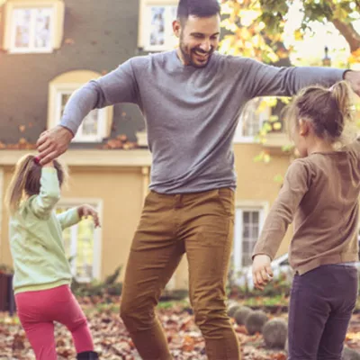 father-dancing-with-his-daughters-outdoor