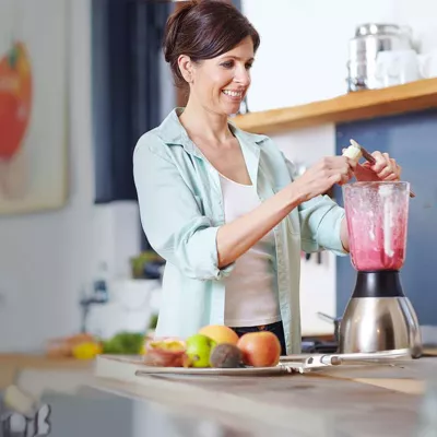 woman-making-a-healthy-shake