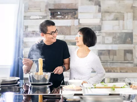 asian-couple-cooking-noodles