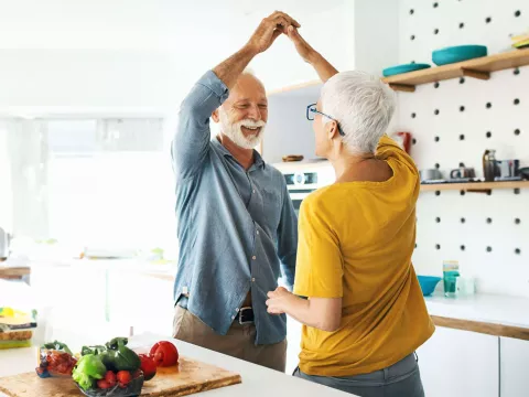 couple-dancing-in-the-kitchen