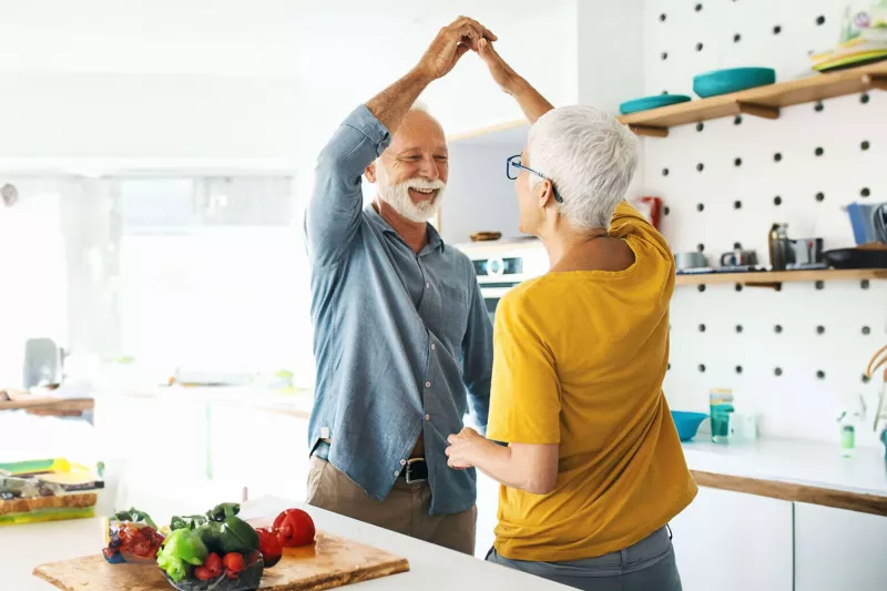 couple-dancing-in-the-kitchen