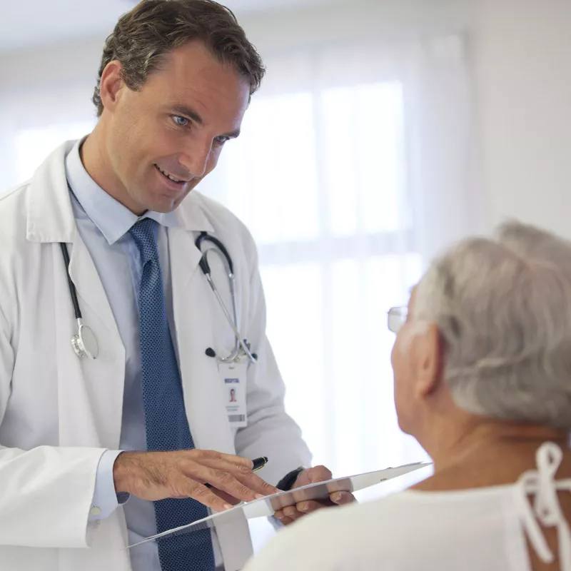 patient-talking to-doctor