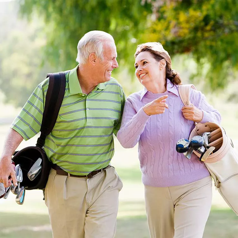 couple-playing-golf