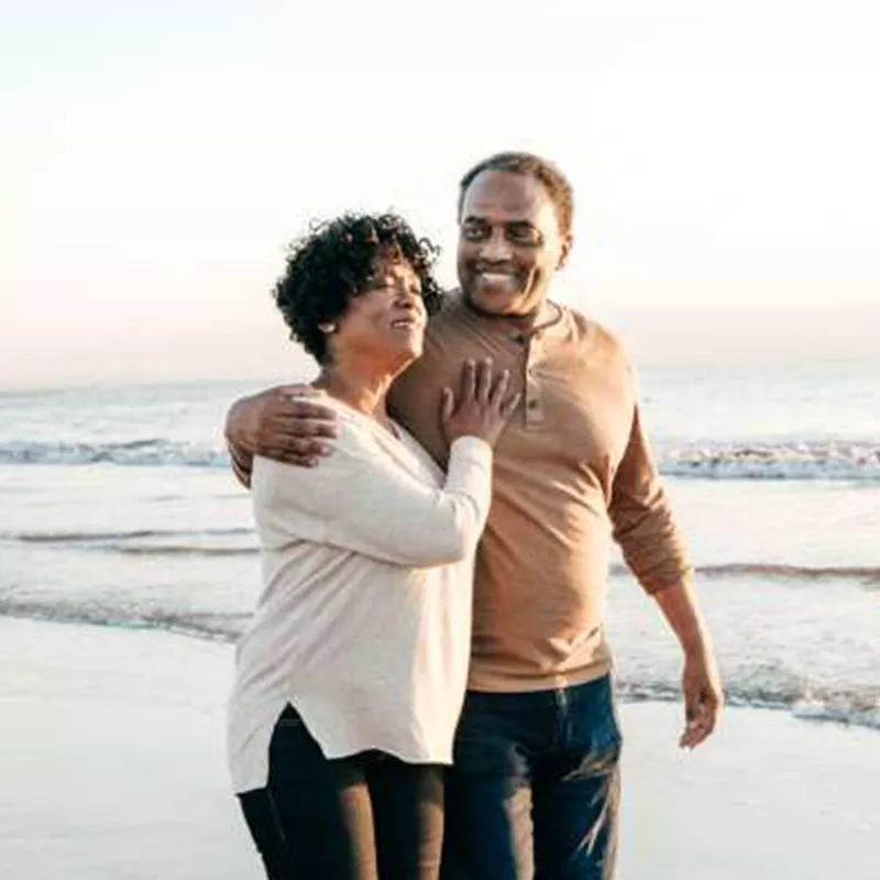 couple-walking-at-the-beach