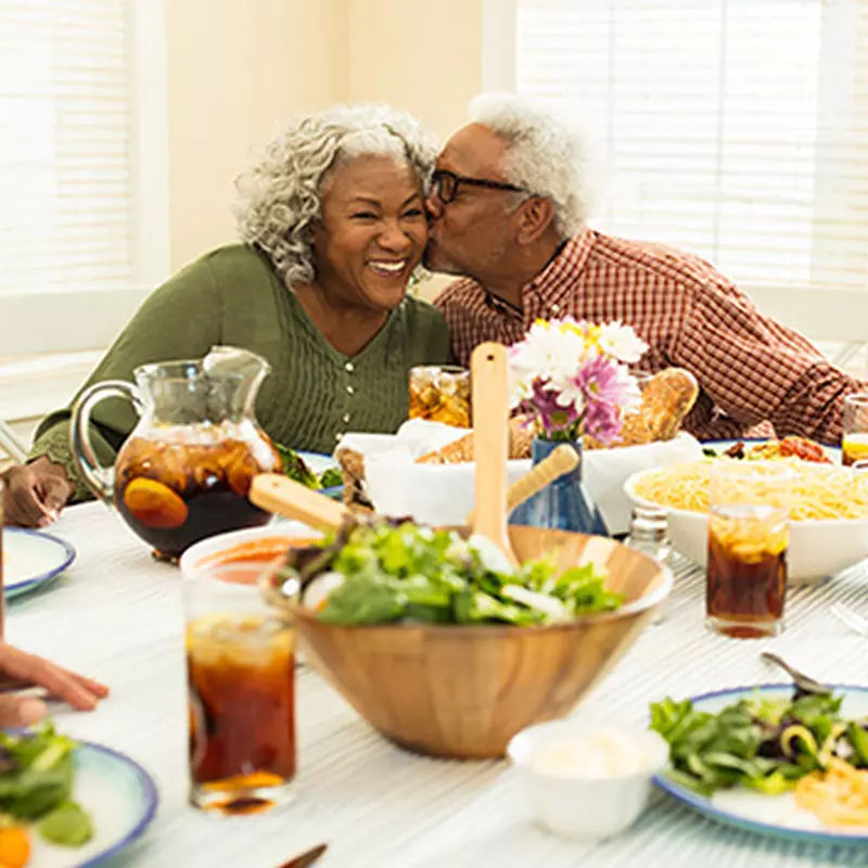 LP-Circle-Insert-Large-cardiovascular-Valve-Repair-couple-kissing-at-the-table