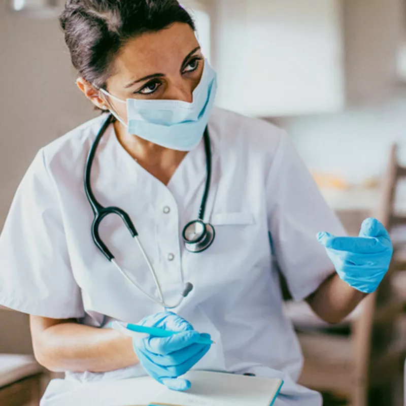doctor-wearing-a-facemask