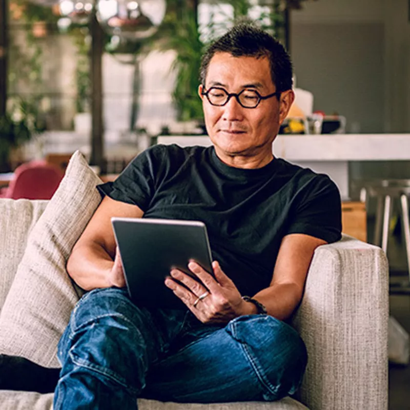 man-in-the-couch-reading-tablet