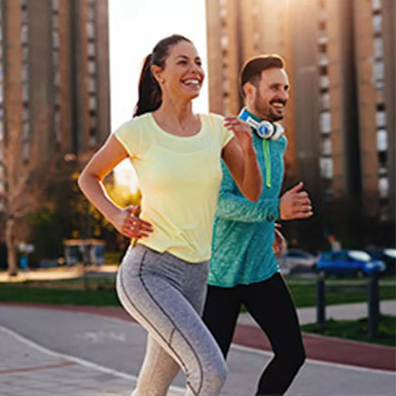 couple-running-outdoors