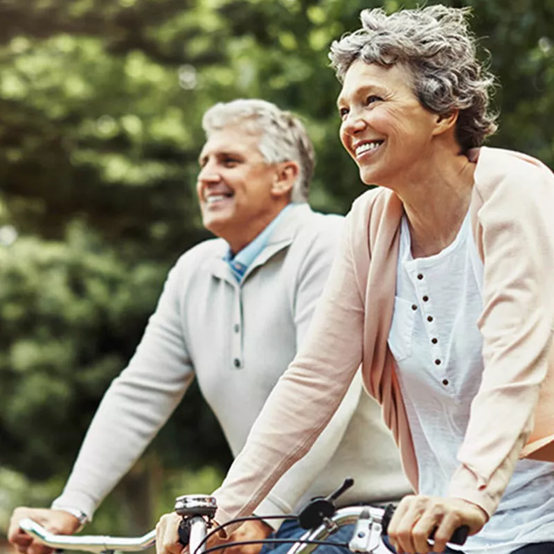 couple-riding-bikes