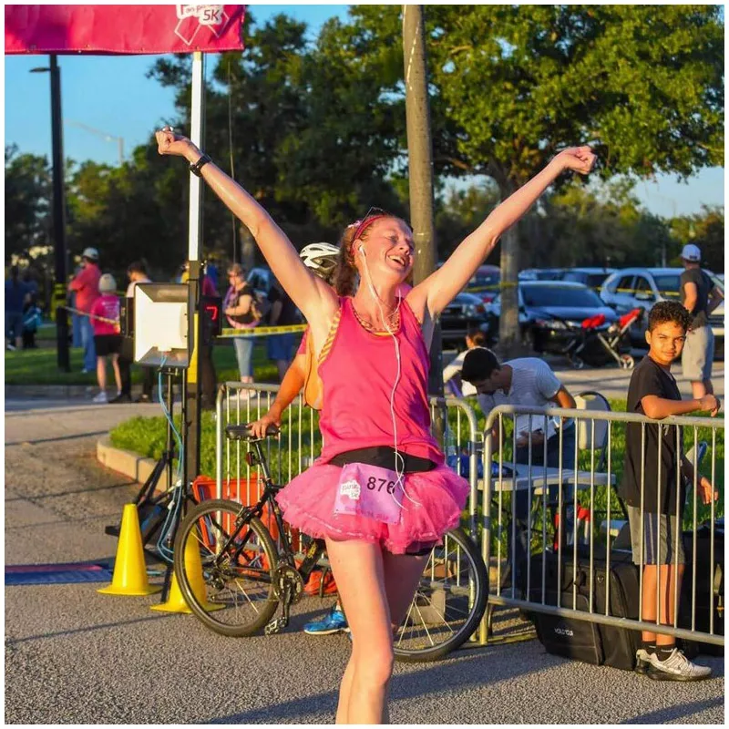 woman-running-a-marathon-in-pink