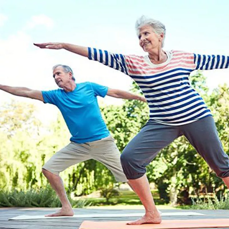 lp-circle-insert-orthopedic-knee-eastflorida-couple-workingout-outside