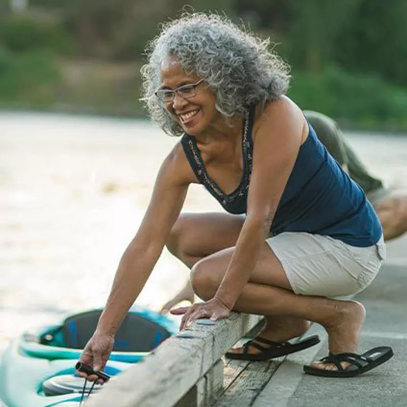 lp-circle-insert-orthopedic-knee-eastflorida-woman-outside-at-pier