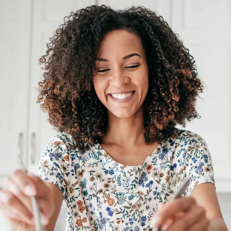 Middle-aged woman with flowered shirt eating