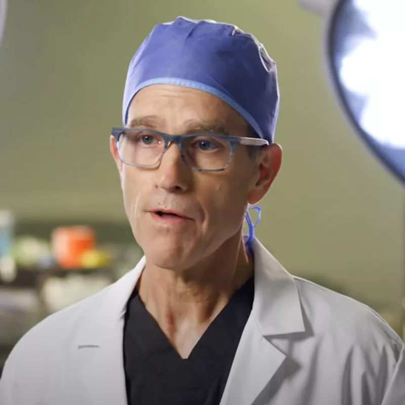 surgeon talking about when-to-seek-surgical-care