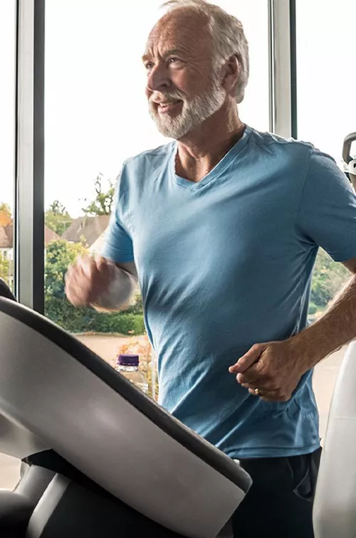 lp-hero-desktop-orthopedic-hip-eastflorida-older-man-at-the-gym