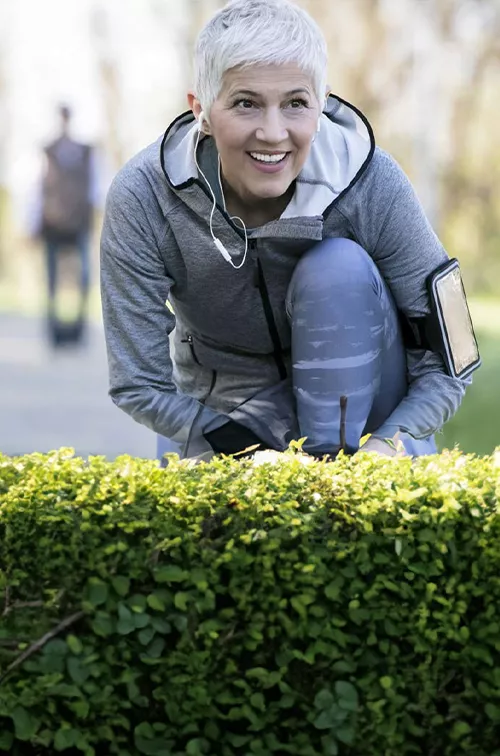 lp-hero-desktop-orthopedic-hip-eastflorida-woman-in-the-garden