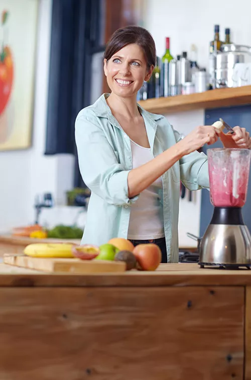 woman-preparing-a-healthy-shake